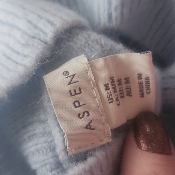 Beautiful sweater - Picture 5 of 5